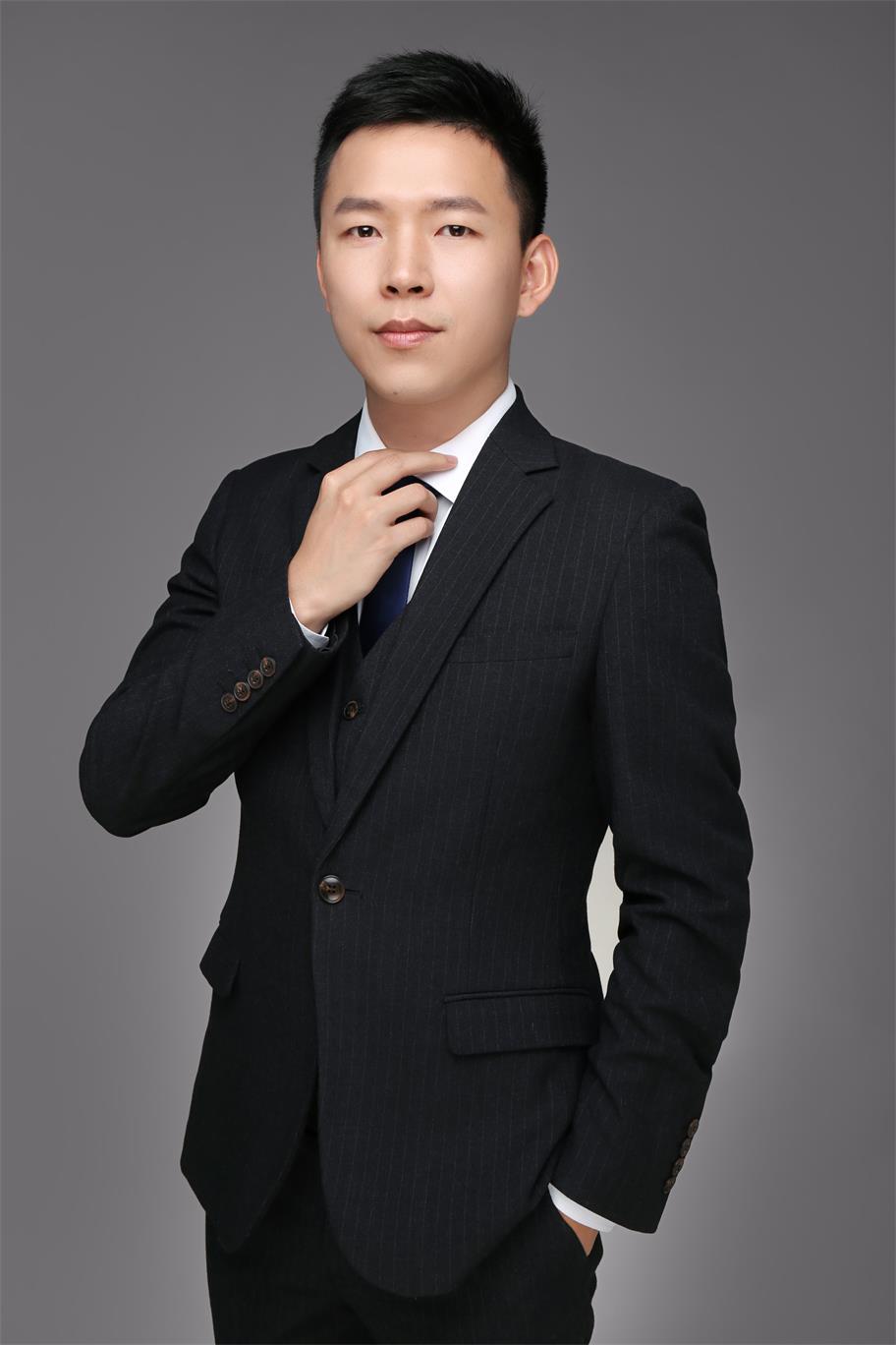 岳赣暖 导演 & 创意总监